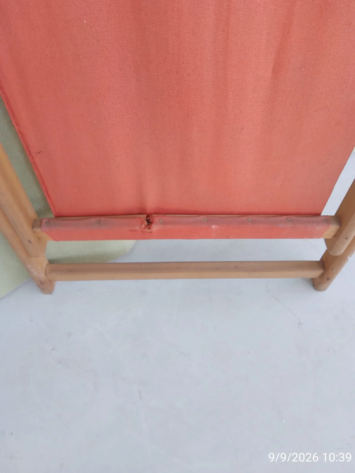 Reposera de madera y tela plegable roja — foto 9