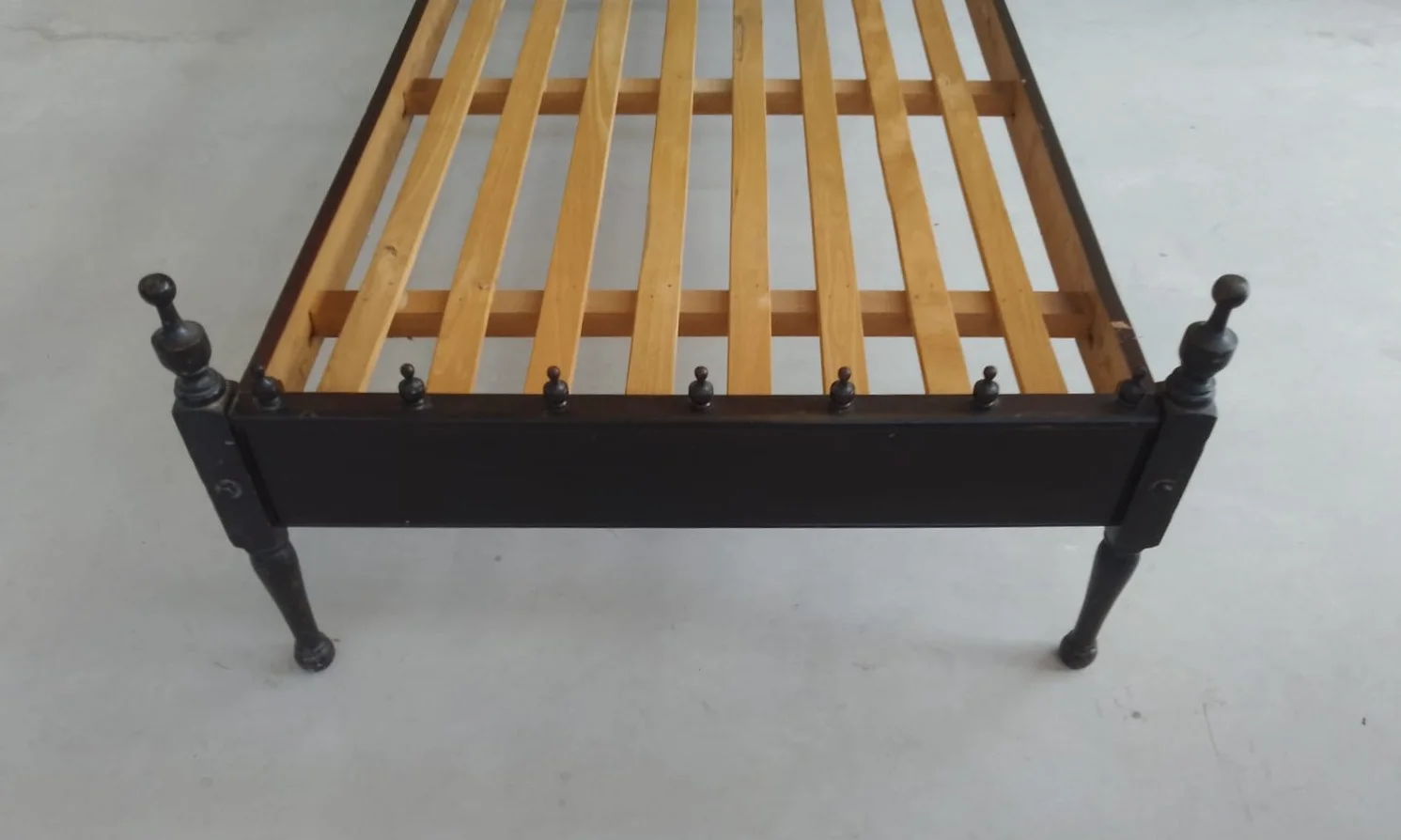 Cama de madera torneada estilo español — foto 8