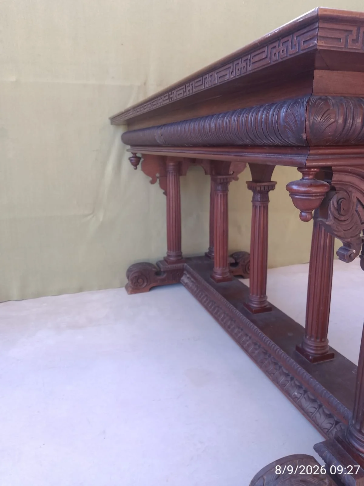 Mesa de madera antigua tallada torneada neorrenacentista — foto 9