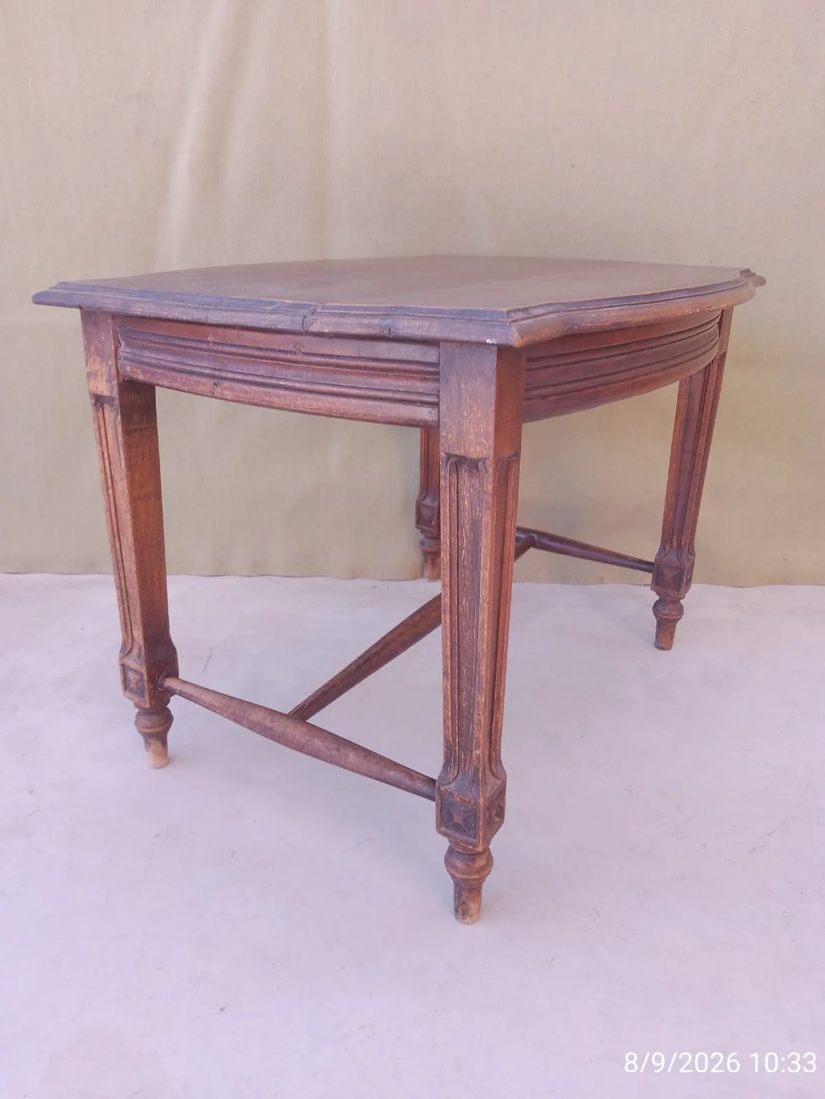 Mesita Ratona de Madera Torneada y Tallada — foto 3
