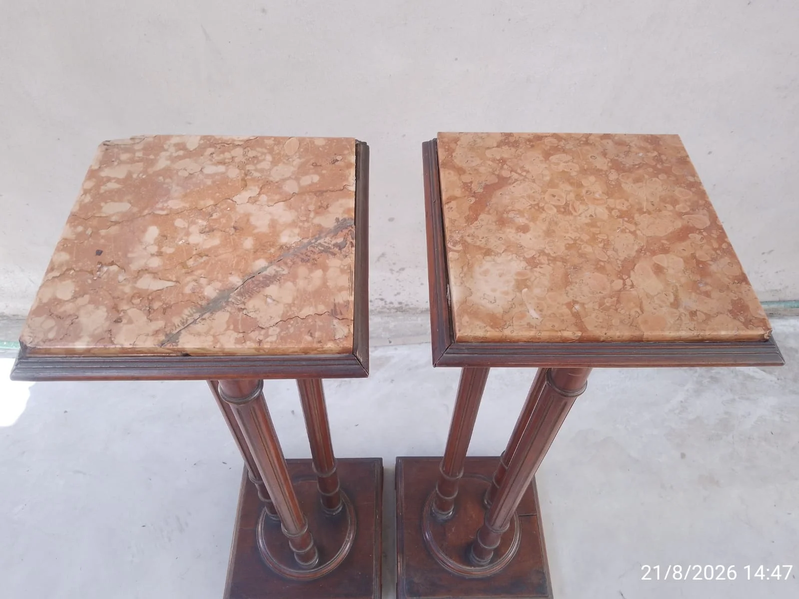 Juego X2 pedestales madera torneada y mármol — foto 6