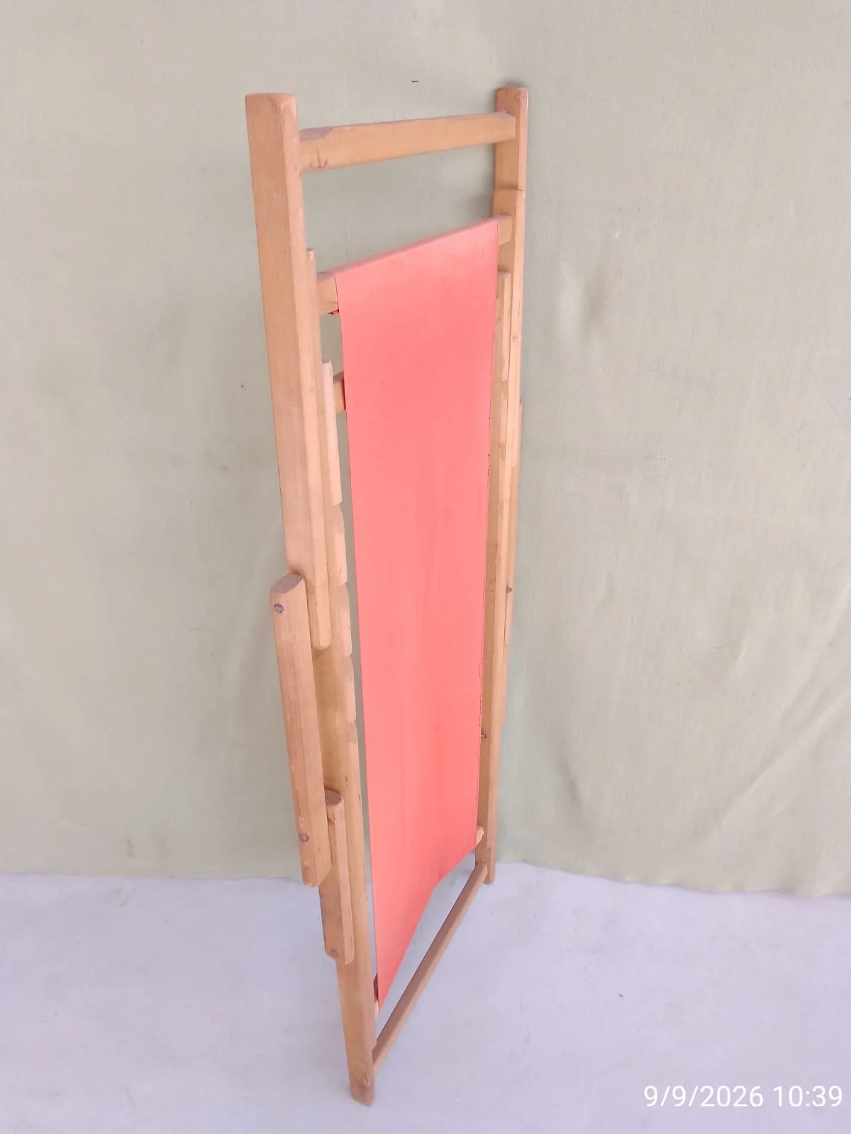 Reposera de madera y tela plegable roja — foto 5