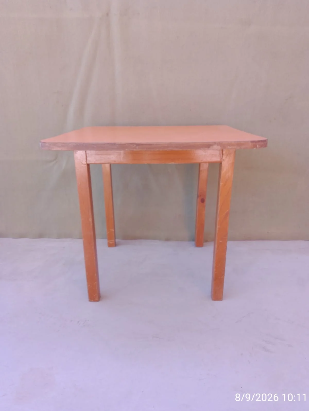 Mesa auxiliar baja de madera maciza y tabla aglomerada — foto 3